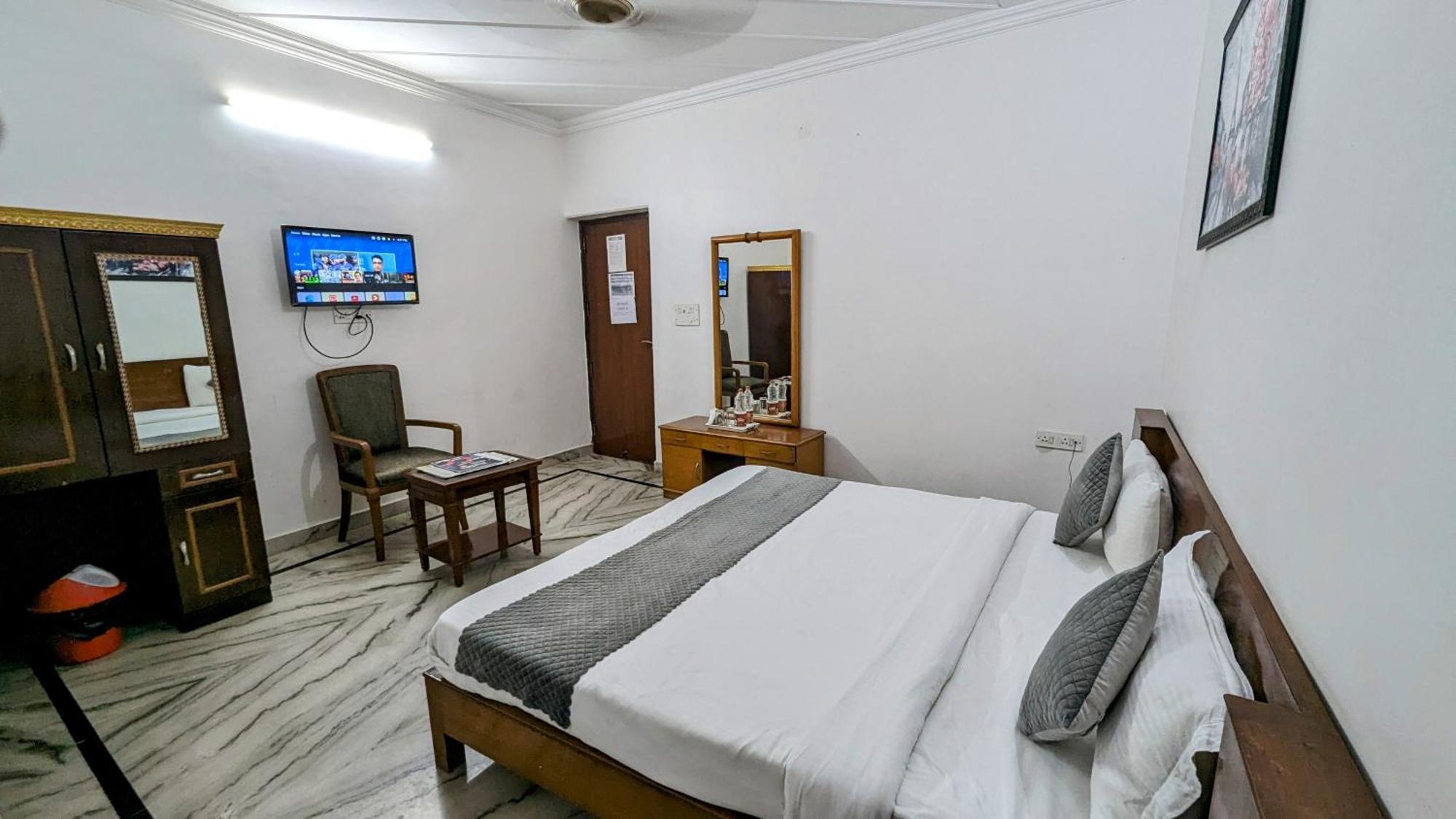 Hotel Lecston @Yashobhoomi Dwarka Sector - 25 Metro Station Delhi  Exterior foto
