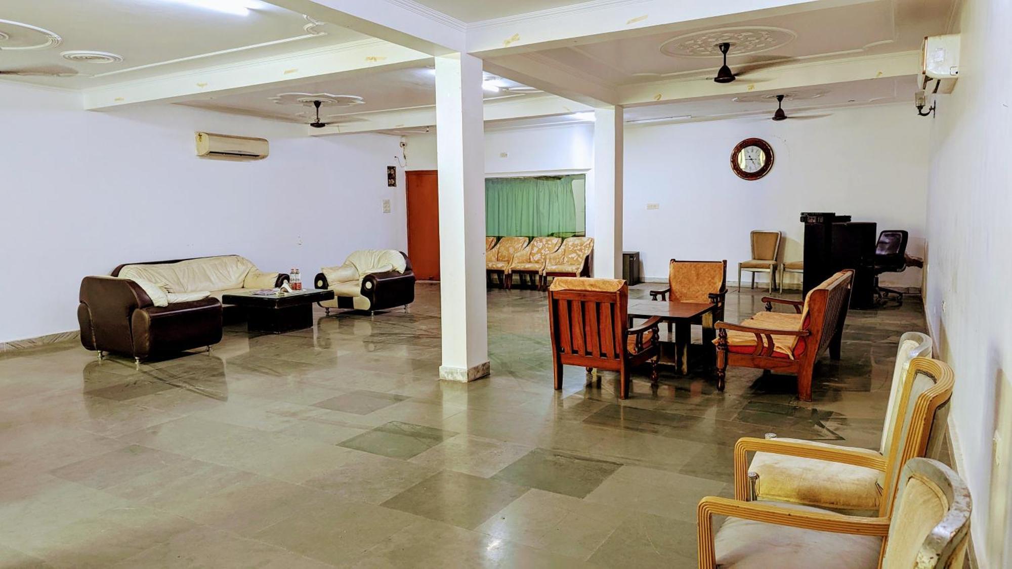 Hotel Lecston @Yashobhoomi Dwarka Sector - 25 Metro Station Delhi  Exterior foto