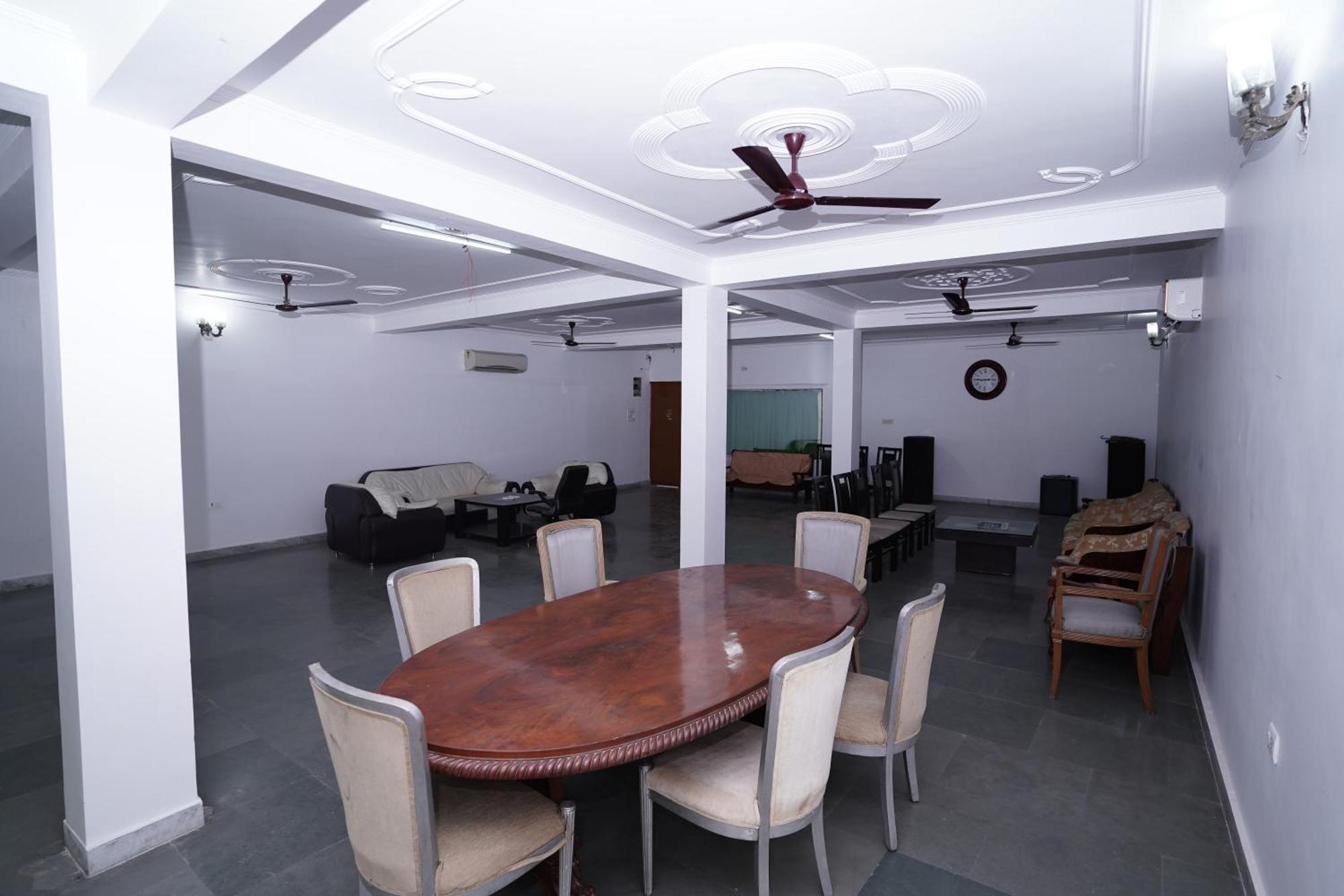 Hotel Lecston @Yashobhoomi Dwarka Sector - 25 Metro Station Delhi  Exterior foto