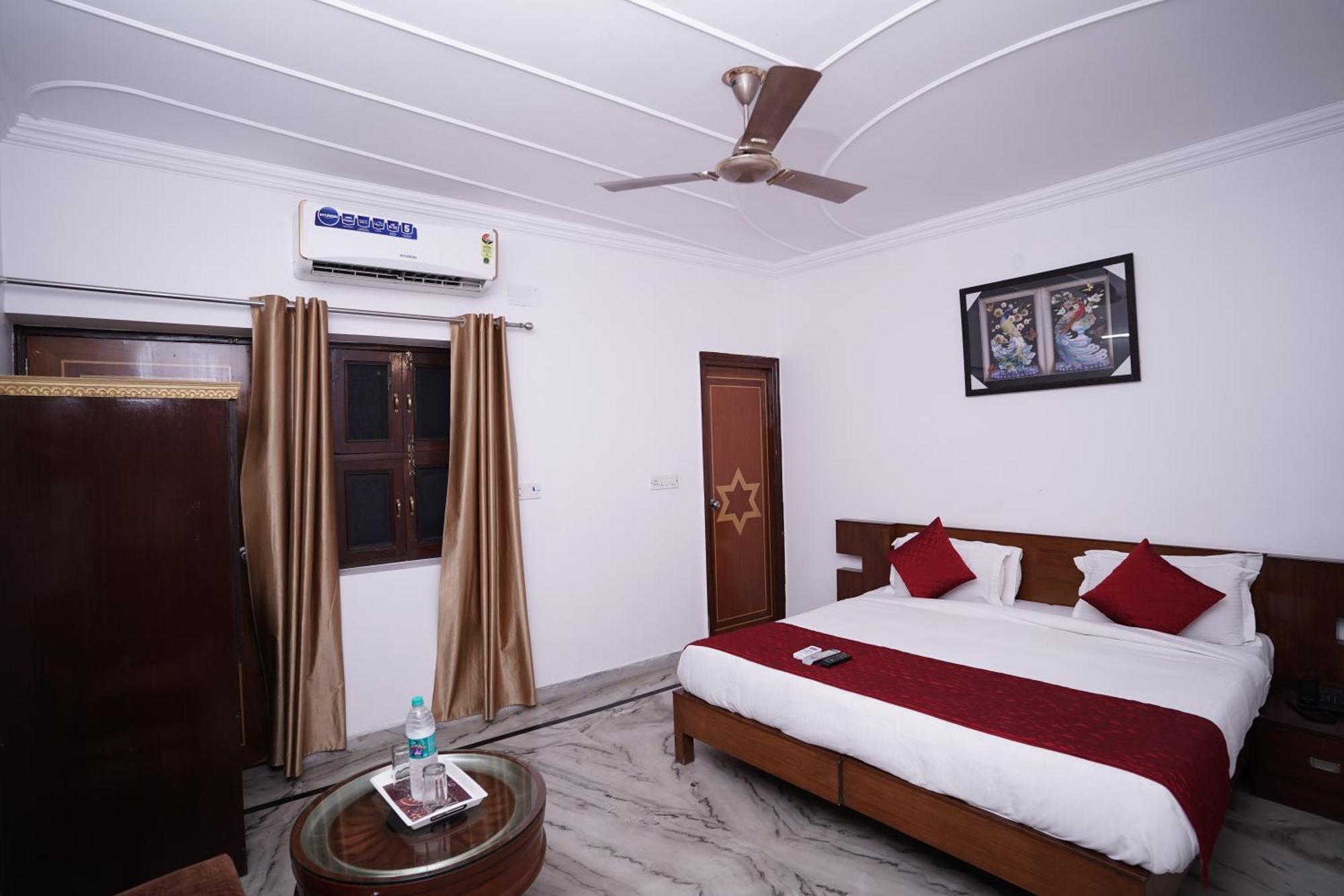 Hotel Lecston @Yashobhoomi Dwarka Sector - 25 Metro Station Delhi  Exterior foto