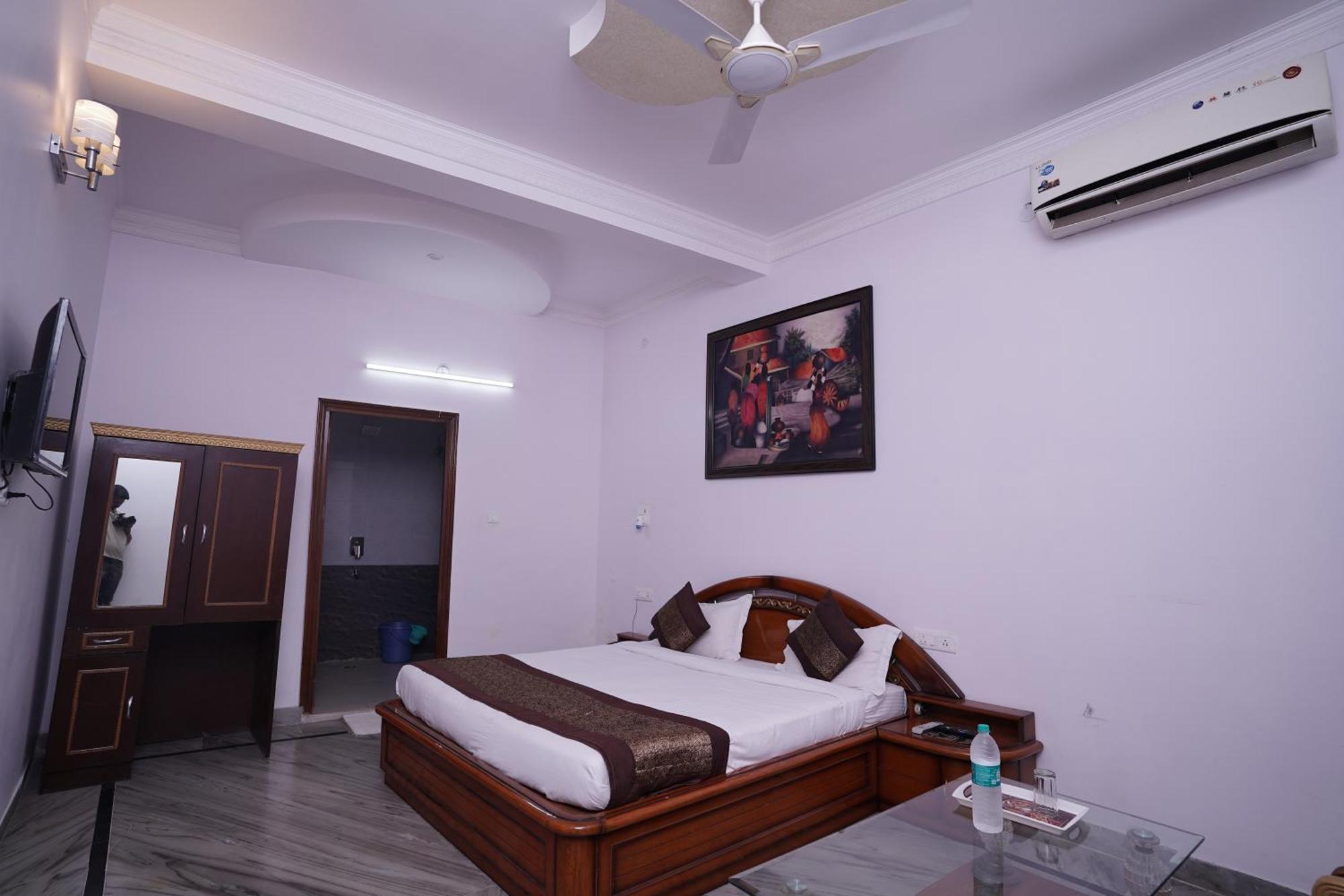 Hotel Lecston @Yashobhoomi Dwarka Sector - 25 Metro Station Delhi  Exterior foto