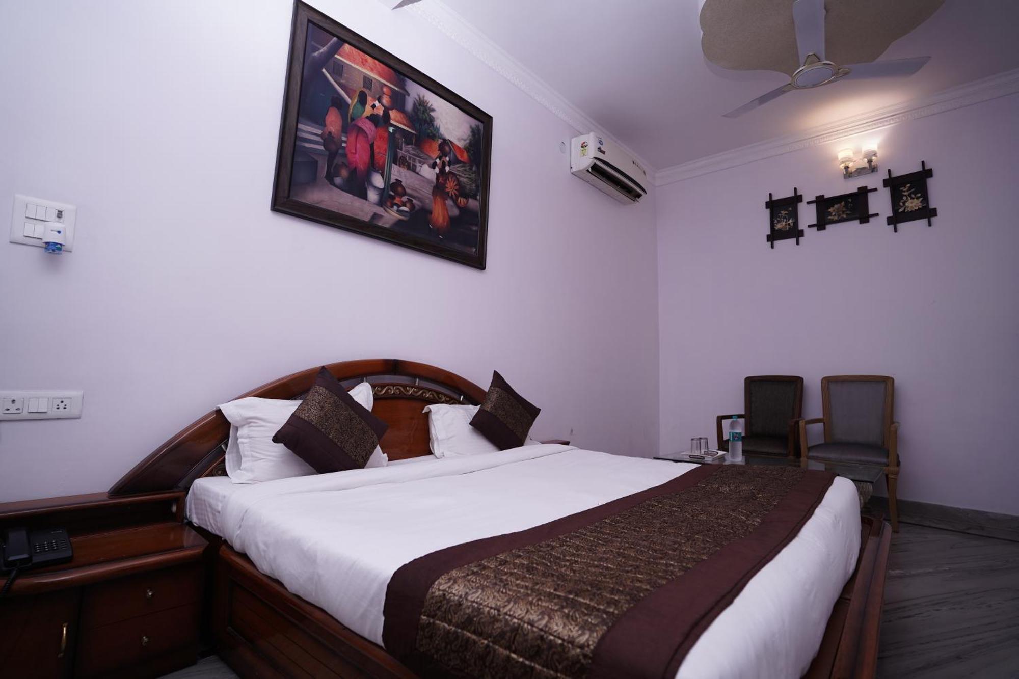 Hotel Lecston @Yashobhoomi Dwarka Sector - 25 Metro Station Delhi  Exterior foto