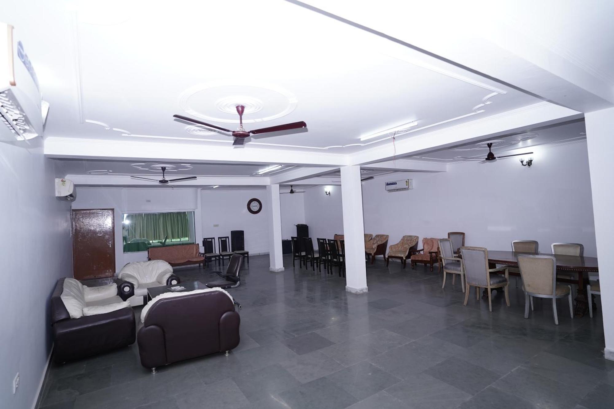 Hotel Lecston @Yashobhoomi Dwarka Sector - 25 Metro Station Delhi  Exterior foto